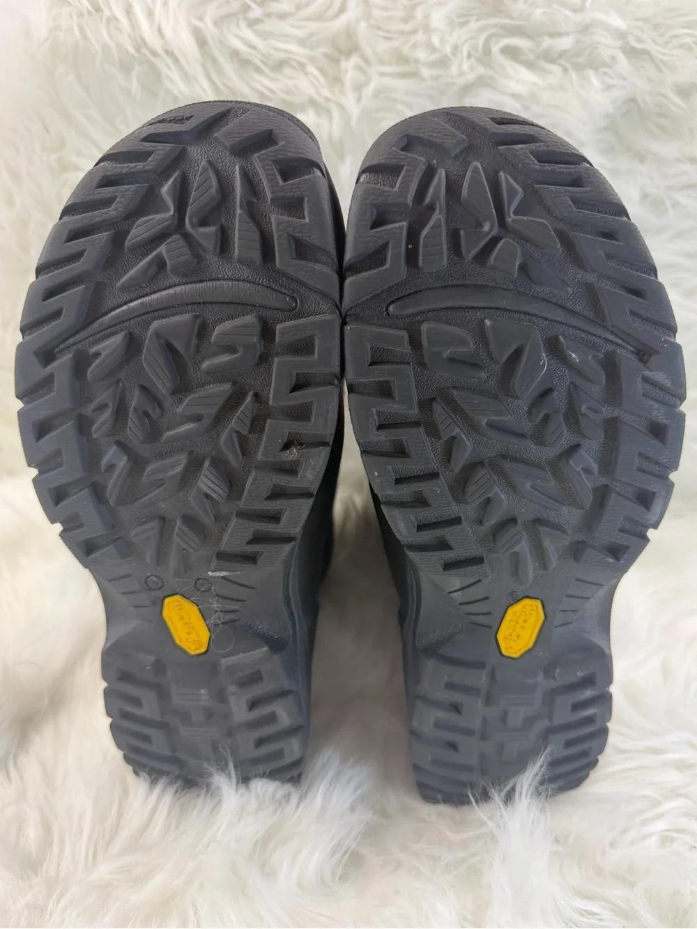 UGG Butte Waterproof Leather Winter Snow Boots Men’s 8 Women’s 9.5 Unisex